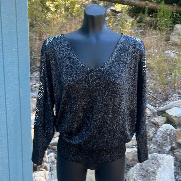 Sparkles and beads! Joseph A. NWOT black silver V-neck shirt cold shoulder sz L - Picture 2 of 11
